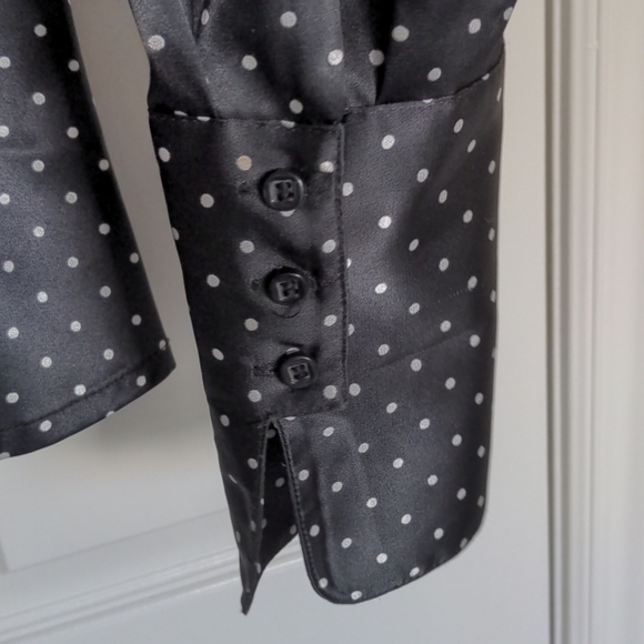 🌷Black & White Blouse - Picture 3 of 14